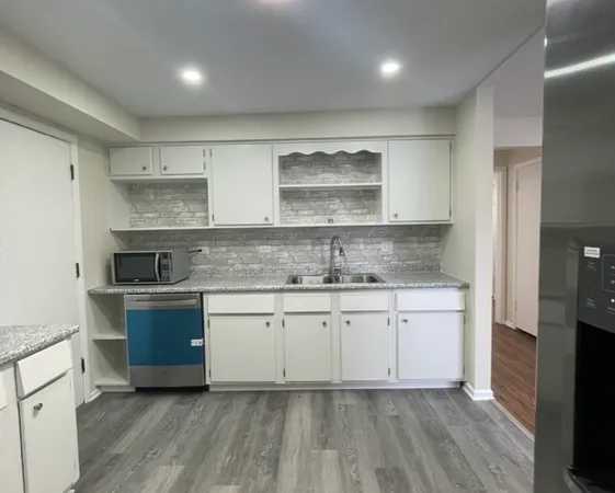 $157,900 | 212 Collen Drive, Unit 209, Lombard, IL 60148