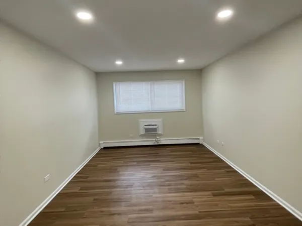 $157,900 | 212 Collen Drive, Unit 209, Lombard, IL 60148