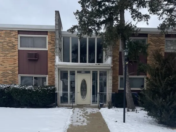 $157,900 | 212 Collen Drive, Unit 209, Lombard, IL 60148