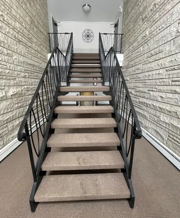 $157,900 | 212 Collen Drive, Unit 209, Lombard, IL 60148