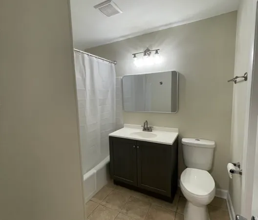 $157,900 | 212 Collen Drive, Unit 209, Lombard, IL 60148
