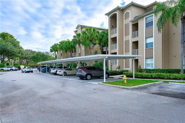 a view of a house with backyard and porch