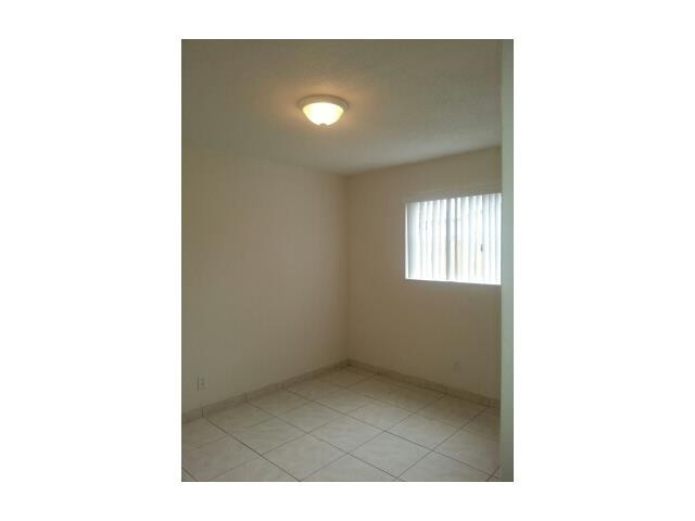 5521 Buchanan Street Hollywood, FL 33021 - Photo 9 of 12 a picture of a room