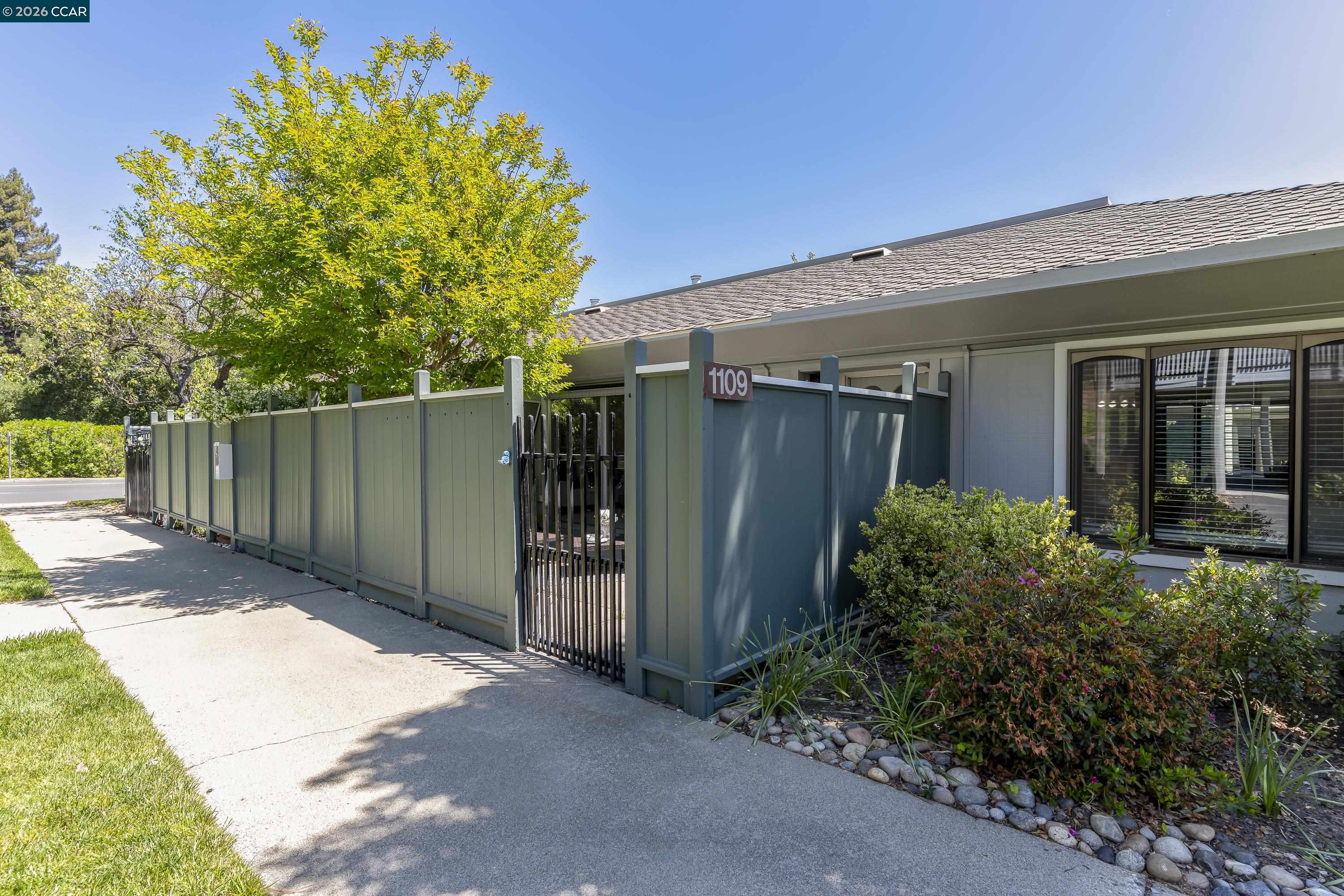 1109 Golden Rain Road, Unit 4 Walnut Creek, CA 94595 - Photo 3 of 59
