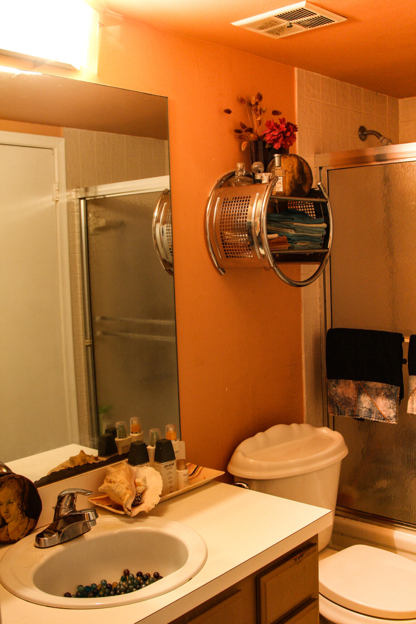 9630 Southwest 74th Street Miami, FL 33173 - Photo 12 of 20 HINKLE NEW PIC GUEST BATH