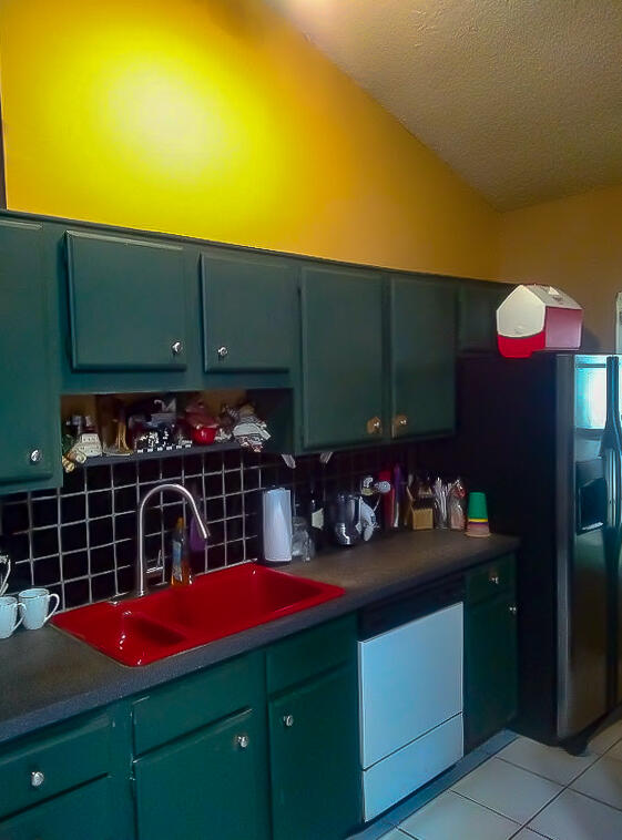 9630 Southwest 74th Street Miami, FL 33173 - Photo 8 of 20 HINKLE NEW PIC KITCHEN