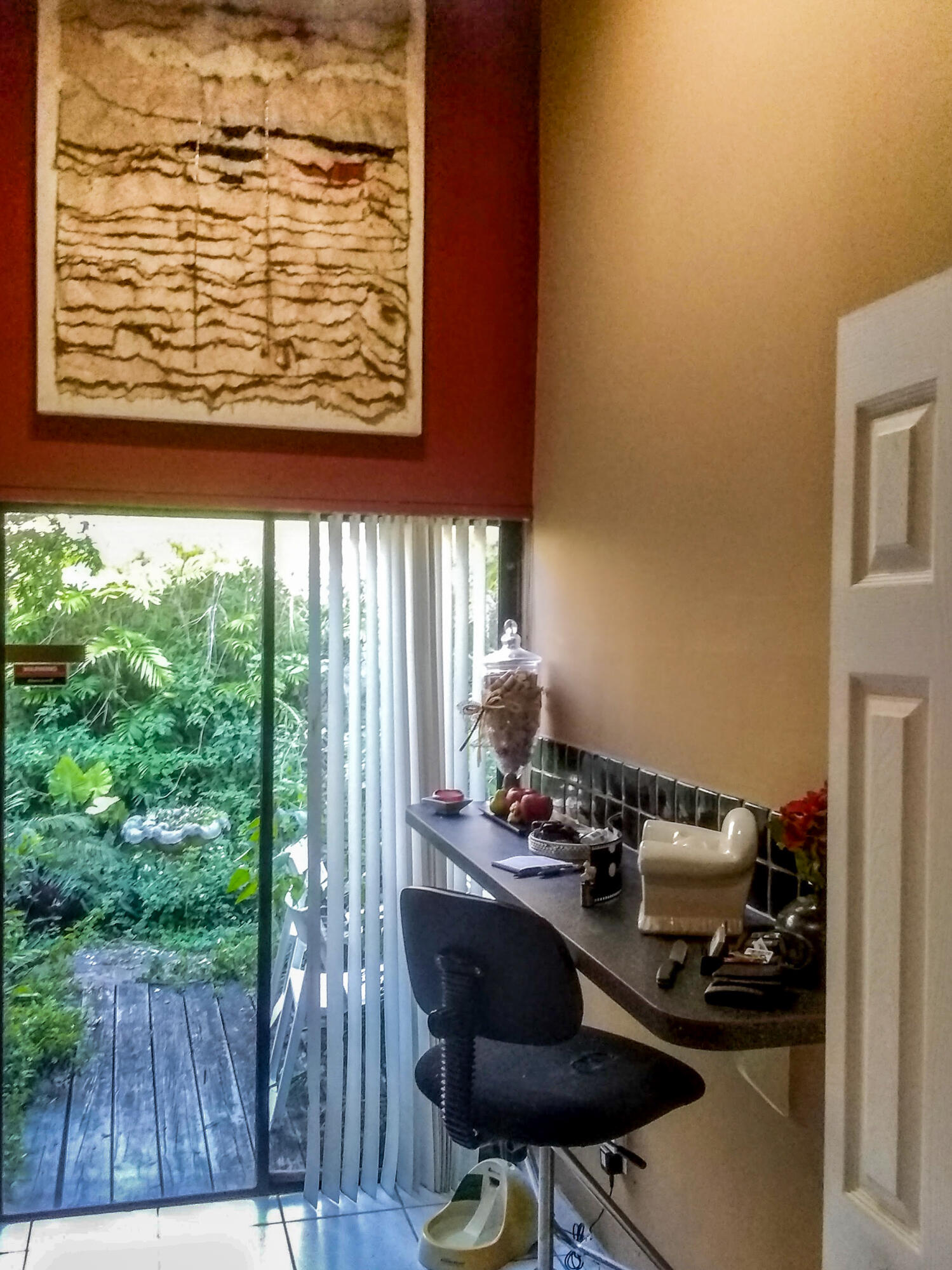 9630 Southwest 74th Street Miami, FL 33173 - Photo 9 of 20 HINKLE NEW PIC EAT IN KITCHEN