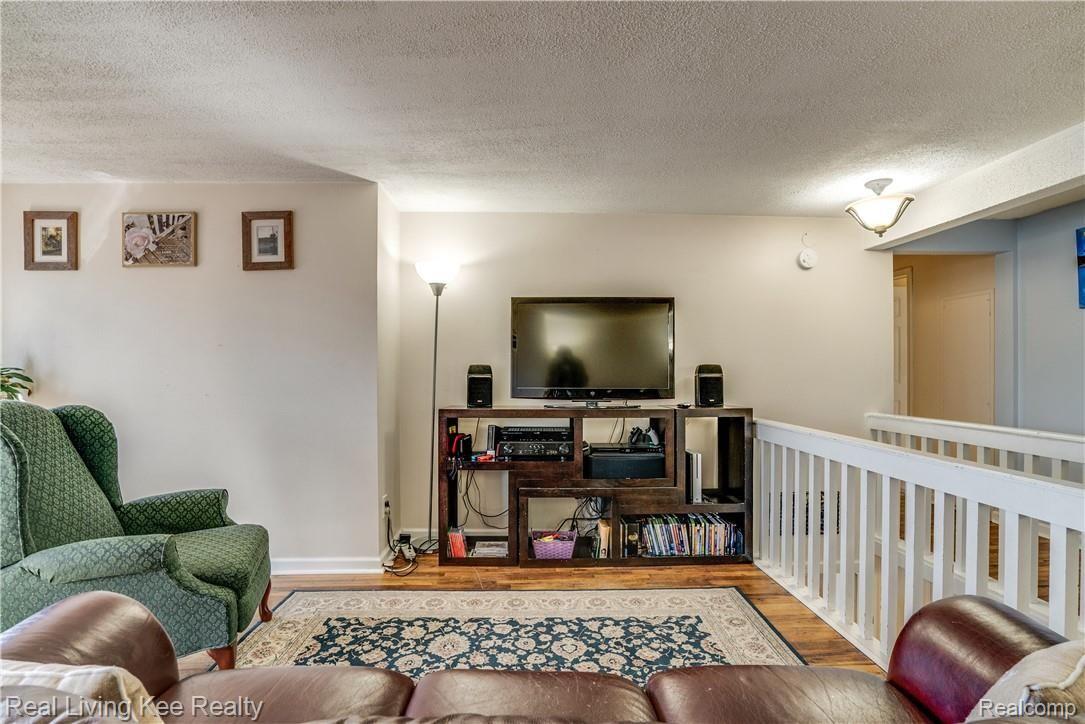 140 Indianside Road Oakland, MI 48363 - Photo 34 of 62 Interiors (13 of 41).jpg