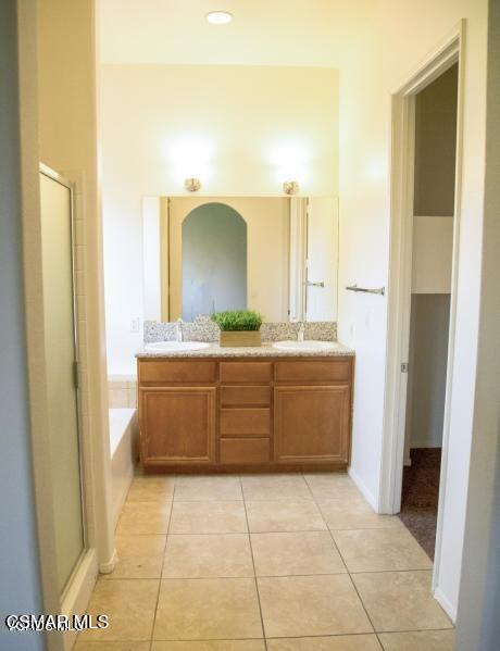 1480 Patricia Avenue, Unit 11 Simi Valley, CA 93065 - Photo 2 of 4 a bathroom with a sink a mirror and a bathtub