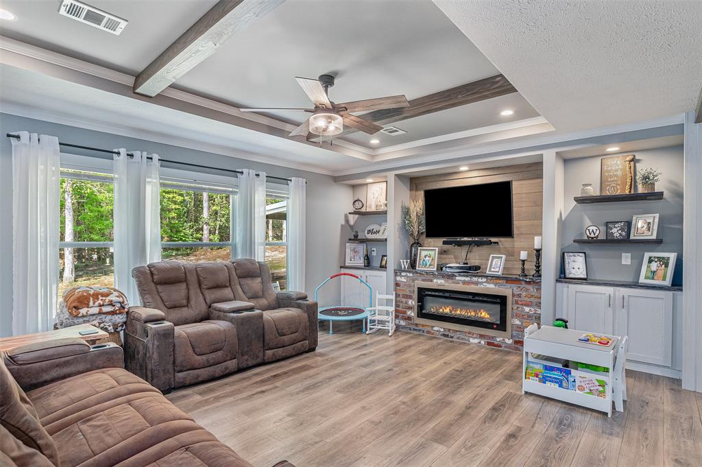 339 Cycle Plant Road Benton, LA 71006 - Photo 4 of 25 a living room with furniture and a flat screen tv