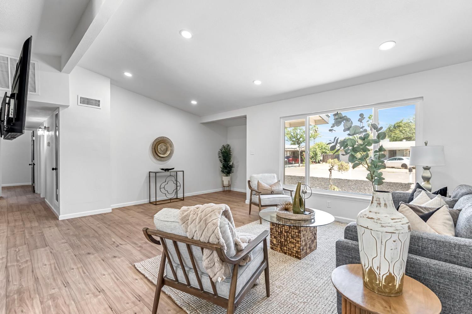 27208 Saunders Road Madera, CA 93637 - Photo 7 of 27 a living room with furniture and a large window
