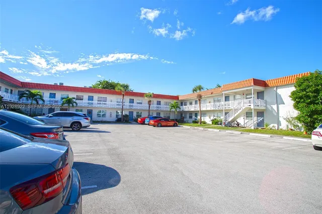 $206,000 | 1333 South Dixie Highway, Unit 222, Deerfield Beach, FL 33441