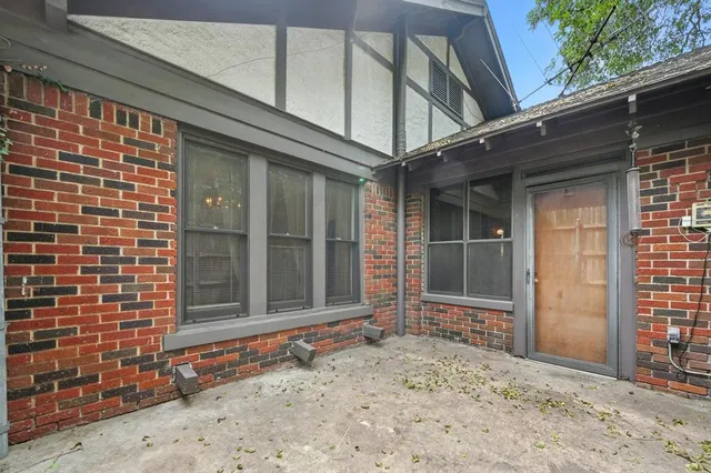 a view of entrance to house