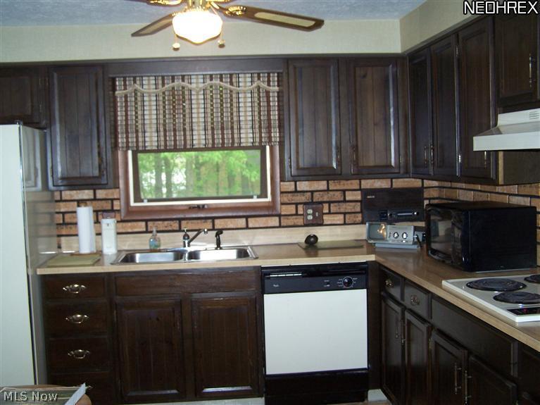976 Center Road Hinckley, OH 44233 - Photo 7 of 25 Gallery Image 7
