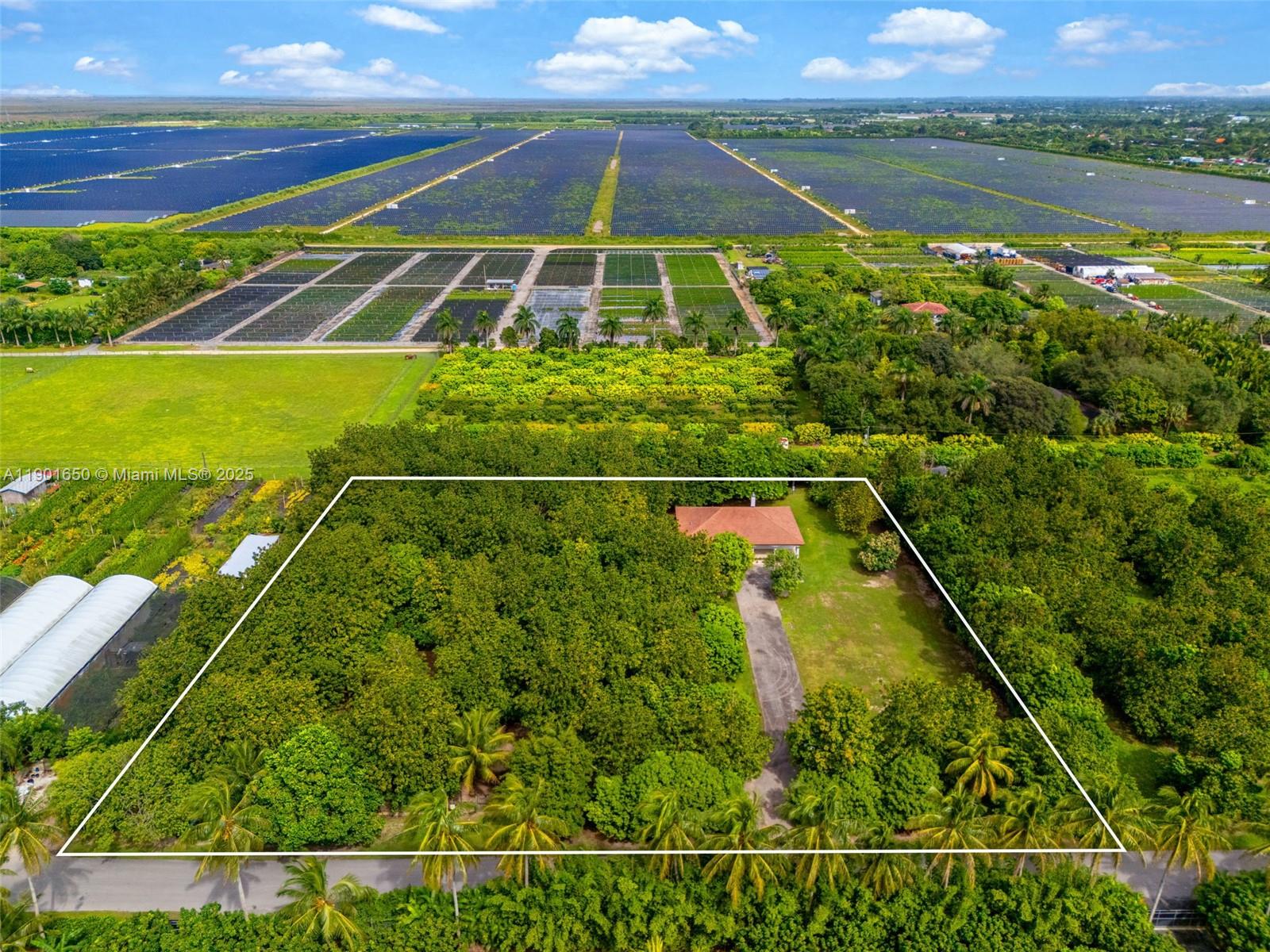 a view of an outdoor space