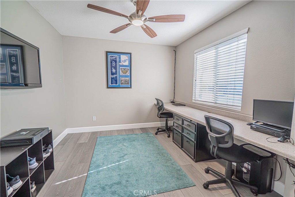 30401 Servilla Place Castaic, CA 91384 - Photo 11 of 46