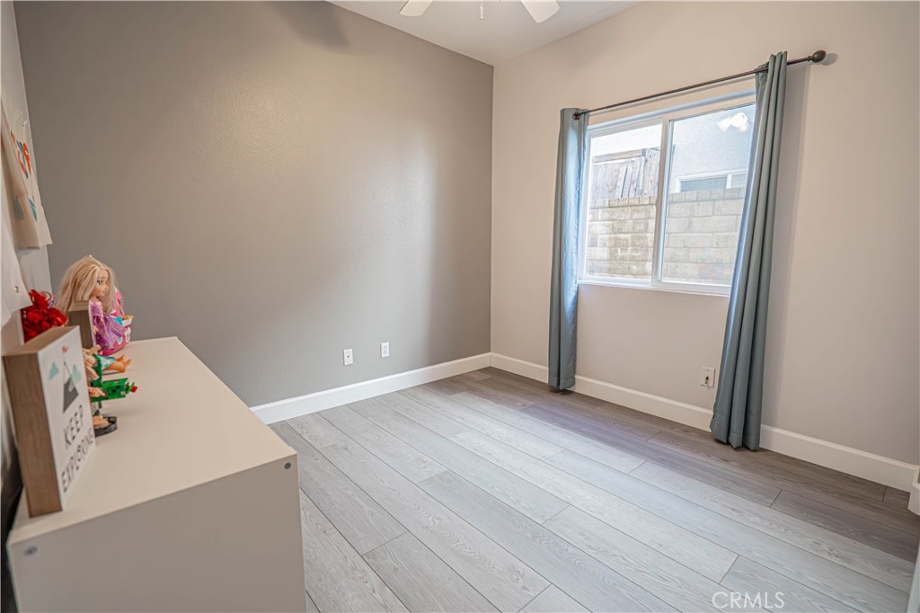 30401 Servilla Place Castaic, CA 91384 - Photo 13 of 46