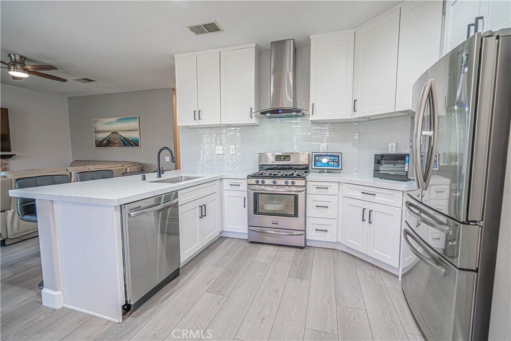 30401 Servilla Place Castaic, CA 91384 - Photo 15 of 46