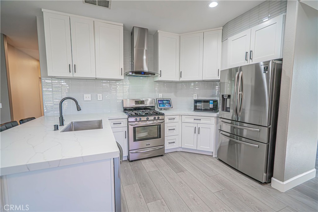 30401 Servilla Place Castaic, CA 91384 - Photo 16 of 46