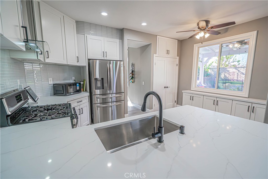 30401 Servilla Place Castaic, CA 91384 - Photo 17 of 46