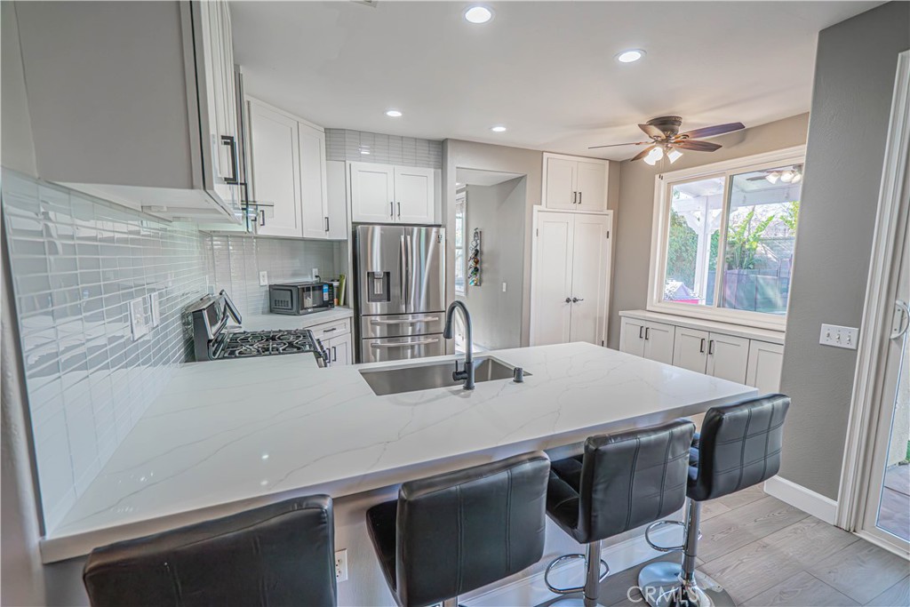 30401 Servilla Place Castaic, CA 91384 - Photo 18 of 46