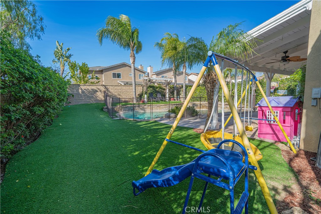 30401 Servilla Place Castaic, CA 91384 - Photo 37 of 46