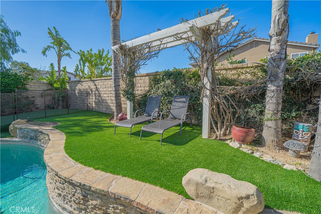 30401 Servilla Place Castaic, CA 91384 - Photo 38 of 46