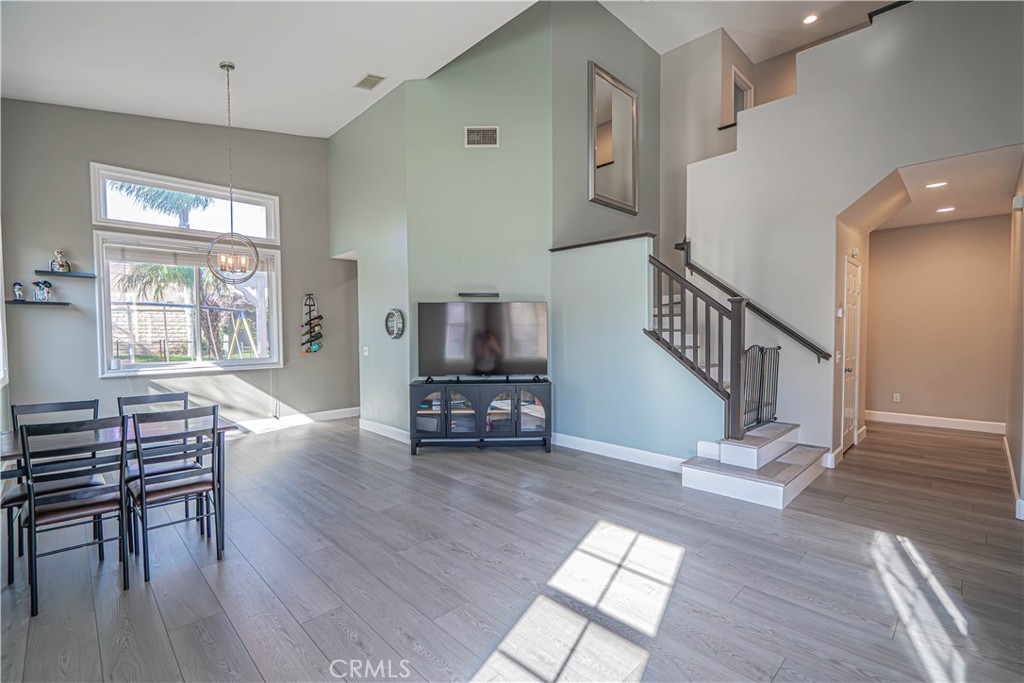 30401 Servilla Place Castaic, CA 91384 - Photo 4 of 46