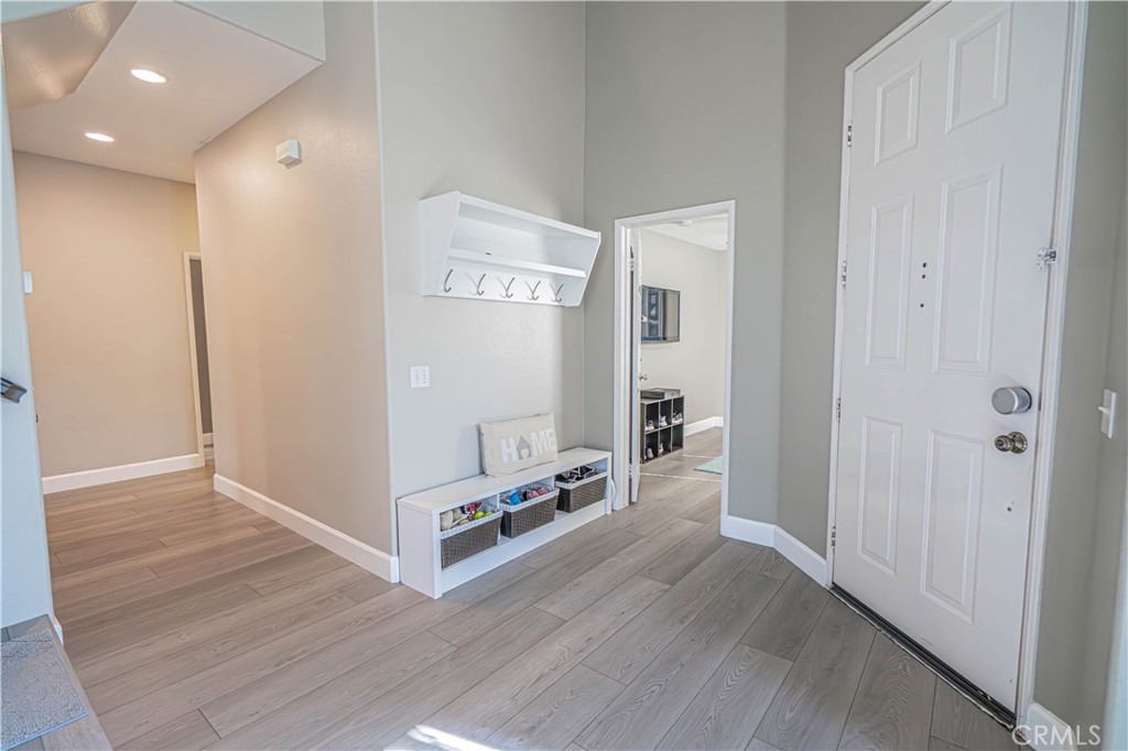 30401 Servilla Place Castaic, CA 91384 - Photo 9 of 46