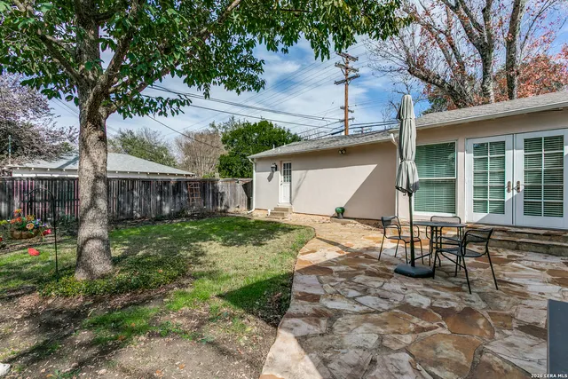 a view of a house with backyard and sitting area
