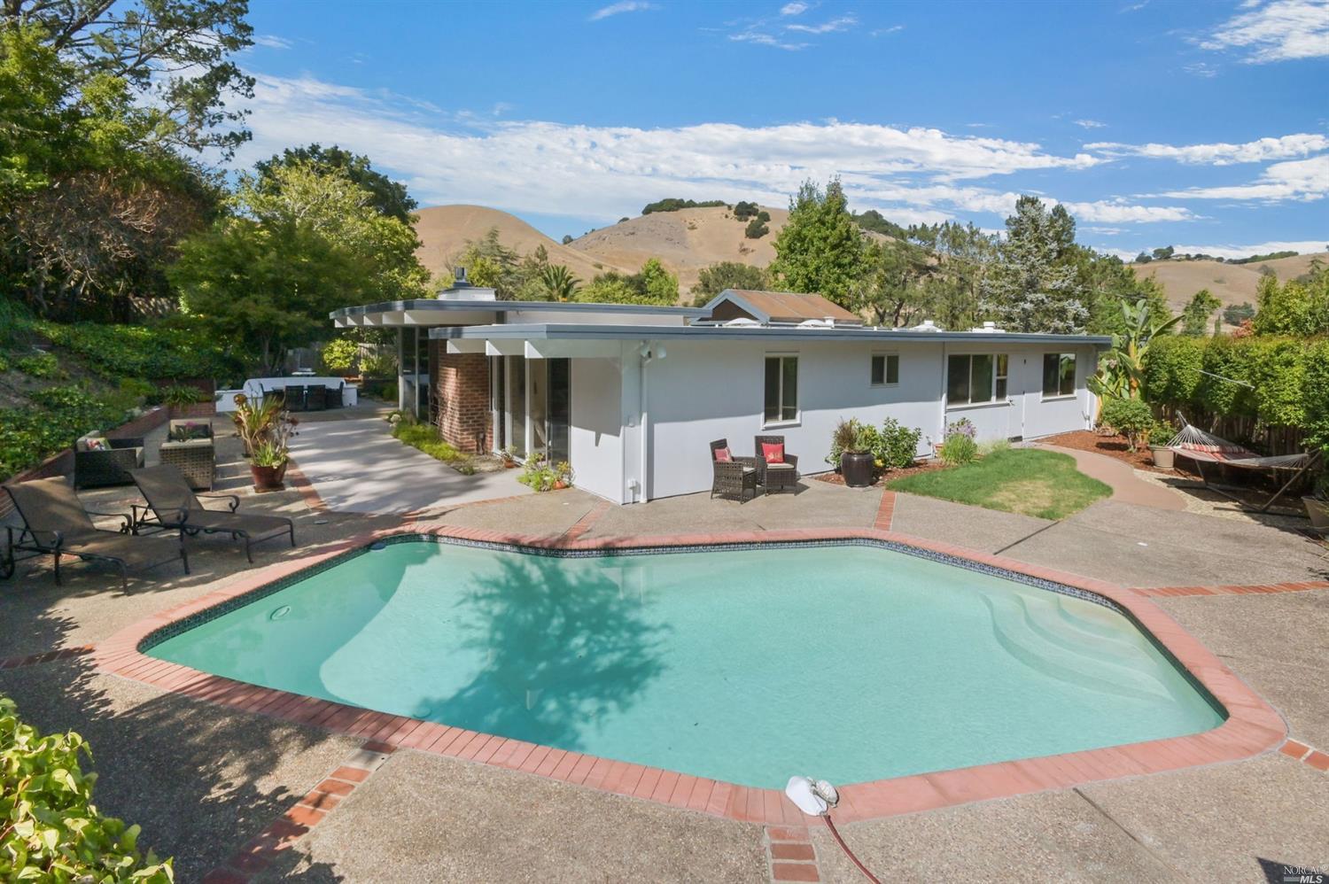32 Pico Court San Rafael, CA 94903 - Photo 1 of 1 Gallery Image 1