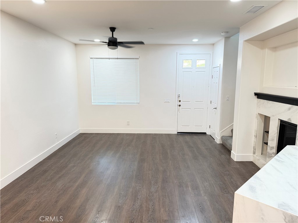 9494 Jack Rabbit Drive Rancho Cucamonga, CA 91730 - Photo 5 of 45 Living Room