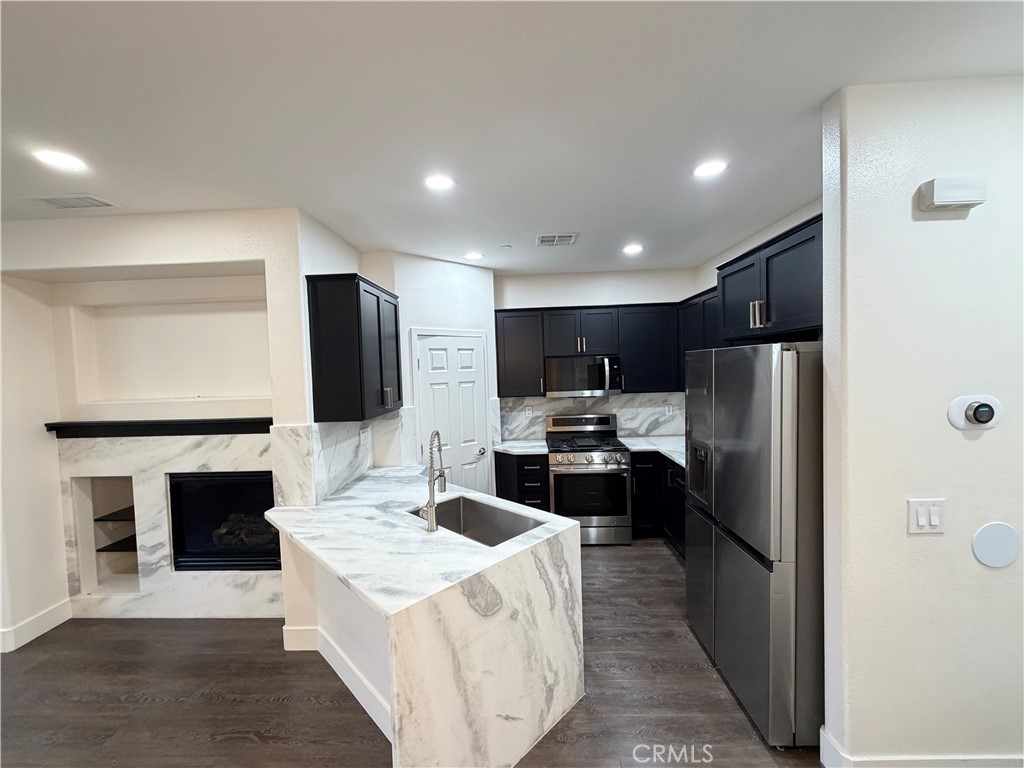 9494 Jack Rabbit Drive Rancho Cucamonga, CA 91730 - Photo 10 of 45 Kitchen