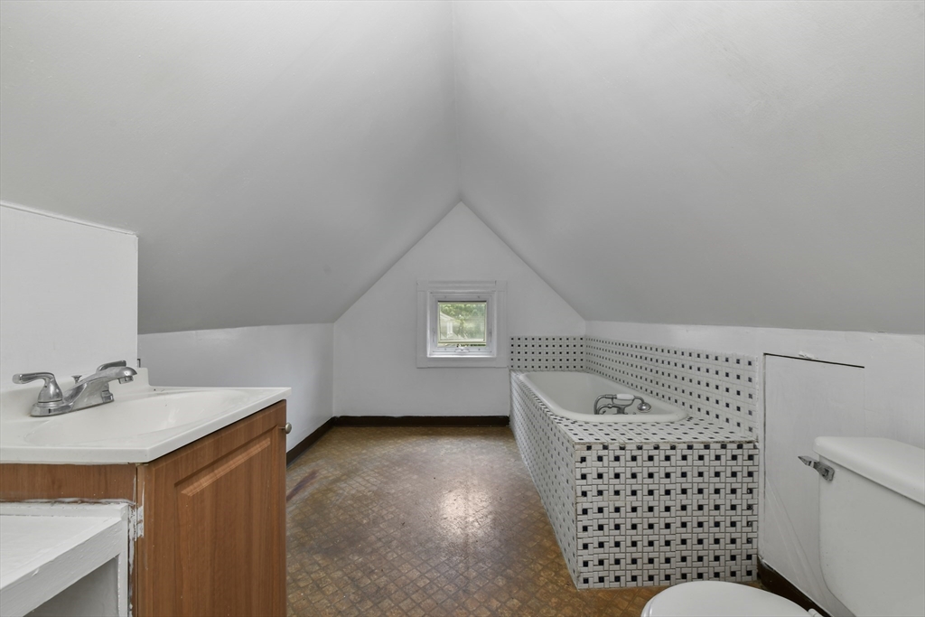 20 Windermere Road Boston, MA 02125 - Photo 20 of 29 Gallery Image 20