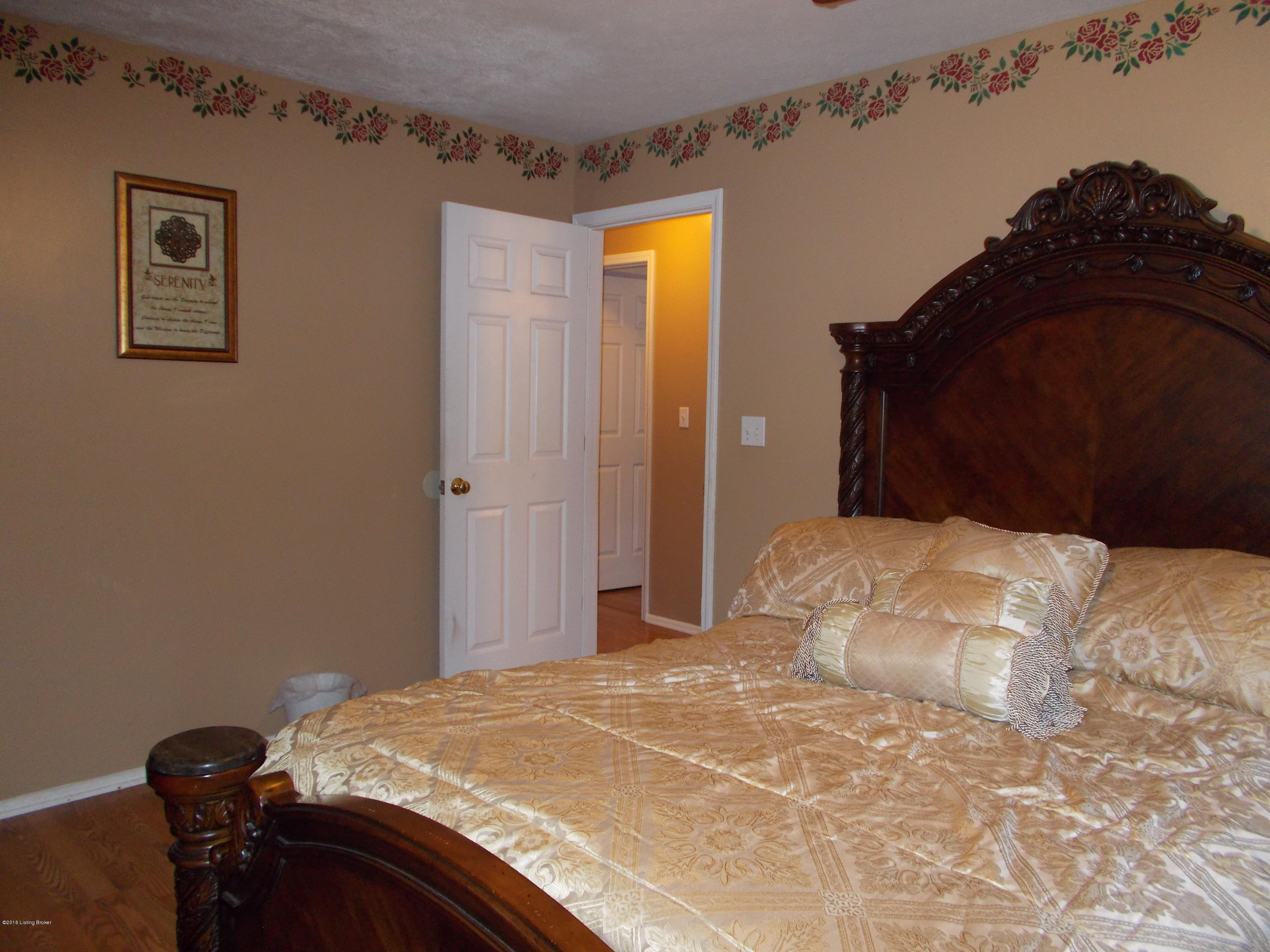 6811 Barbrook Road Louisville, KY 40258 - Photo 16 of 27 Master Rm2 Barbrook
