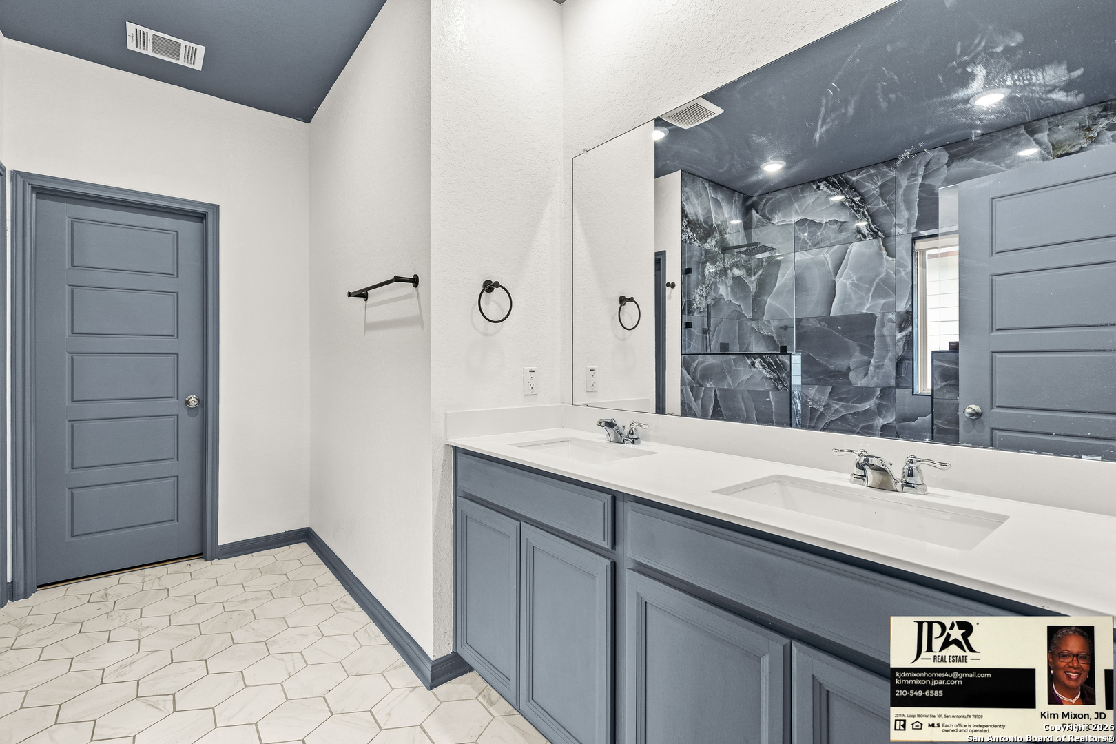 3306 Junction Bay Converse, TX 78109 - Photo 16 of 23 a spacious bathroom with a sink double vanity and shower