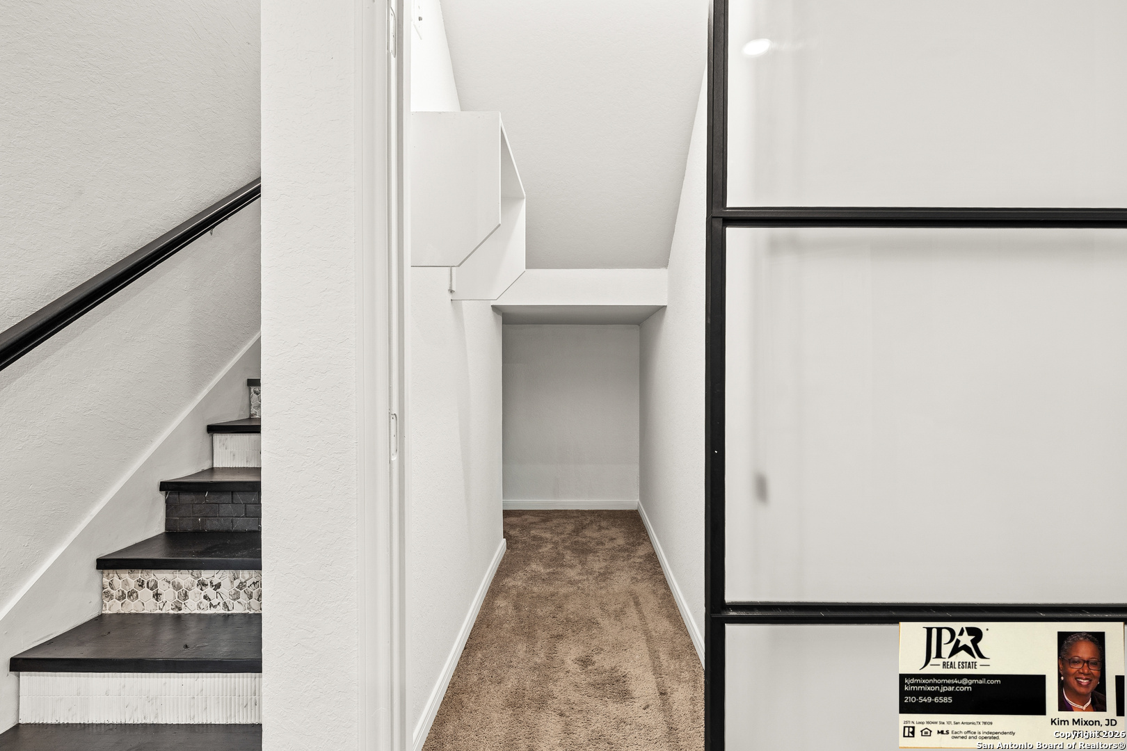 3306 Junction Bay Converse, TX 78109 - Photo 9 of 23 a view of a hallway with entryway