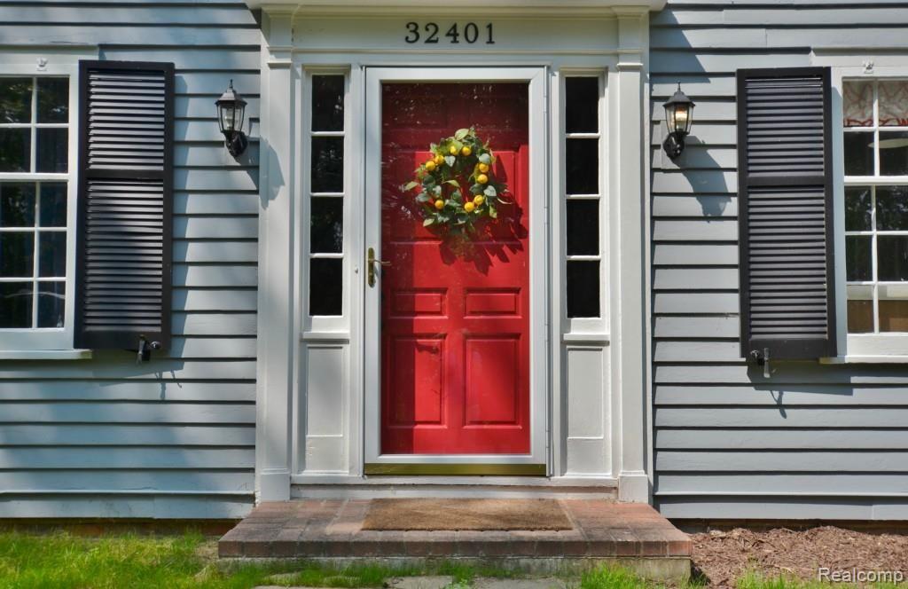 32401 Romsey Road Franklin, MI 48025 - Photo 2 of 30 front entry.jpg