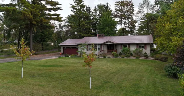 $385,000 | W5915 Lake Drive, Shawano, WI 54166