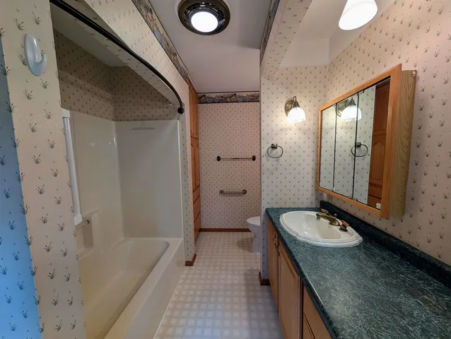 $385,000 | W5915 Lake Drive, Shawano, WI 54166