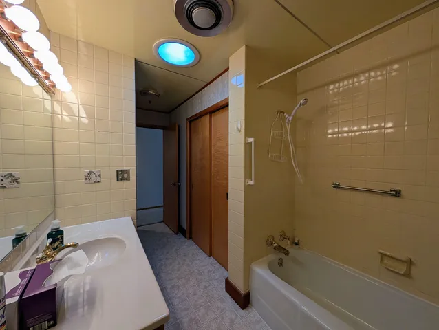 $385,000 | W5915 Lake Drive, Shawano, WI 54166