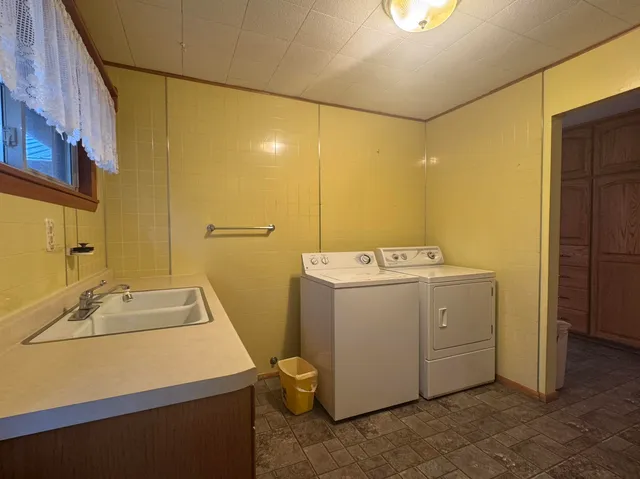 $385,000 | W5915 Lake Drive, Shawano, WI 54166