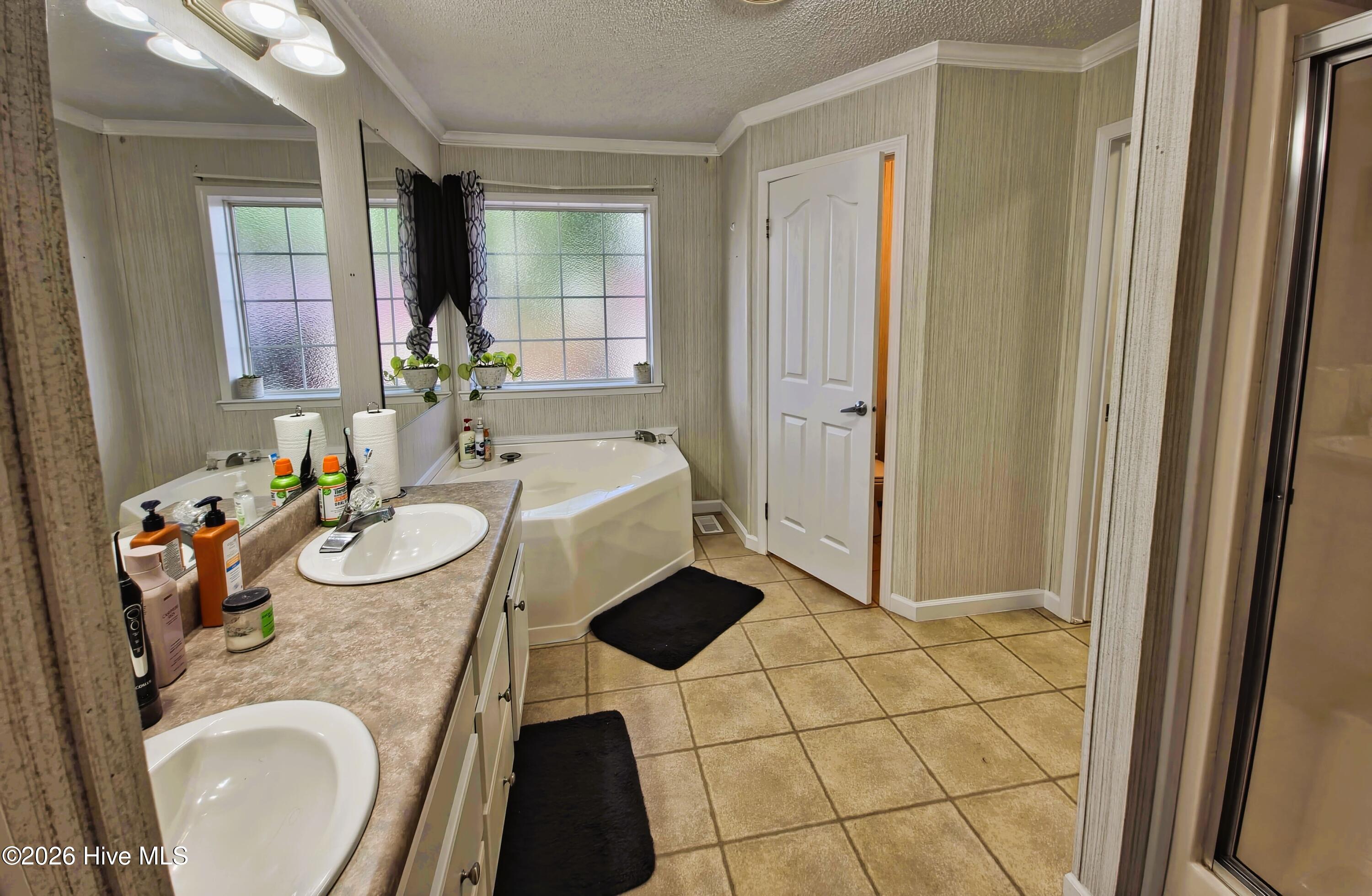 3525 Daughety White Road Kinston, NC 28501 - Photo 14 of 31 Primary Bath with Enclosed Powder