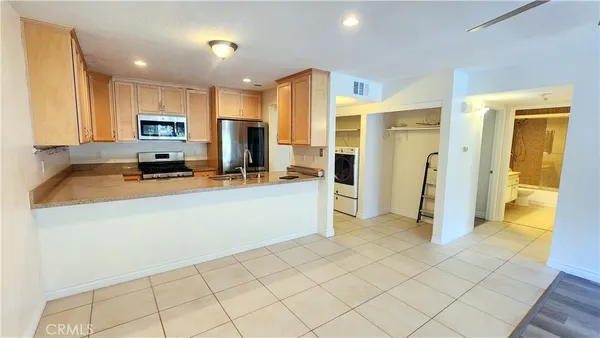 $2,895 | 204 Orange Blossom, Irvine, CA 92618