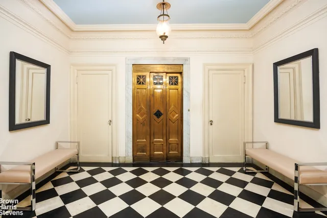 $3,500,000 | 32 East 64th Street, Unit 2E | Lenox Hill