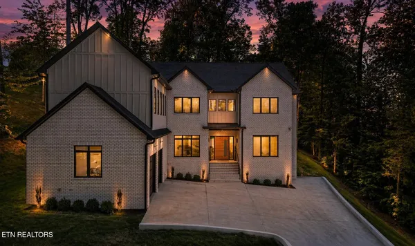 $1,699,999 | 1135 Oak Chase Boulevard, Lenoir City, TN 37772