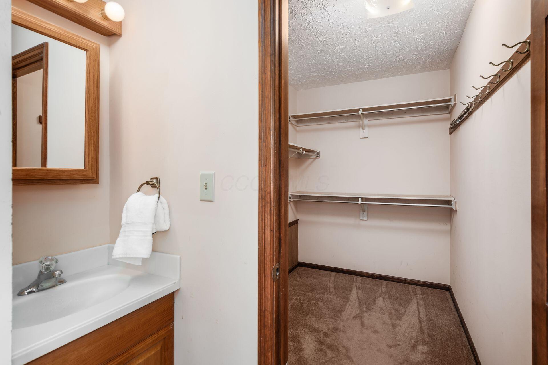 6945 Cooper Road Columbus, OH 43231 - Photo 25 of 48 026_a212ed5148_g cooper rd-67