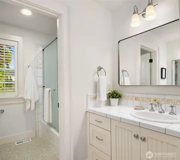 $3,645,000 | 10910 Northeast 18th Place, Bellevue, WA 98004