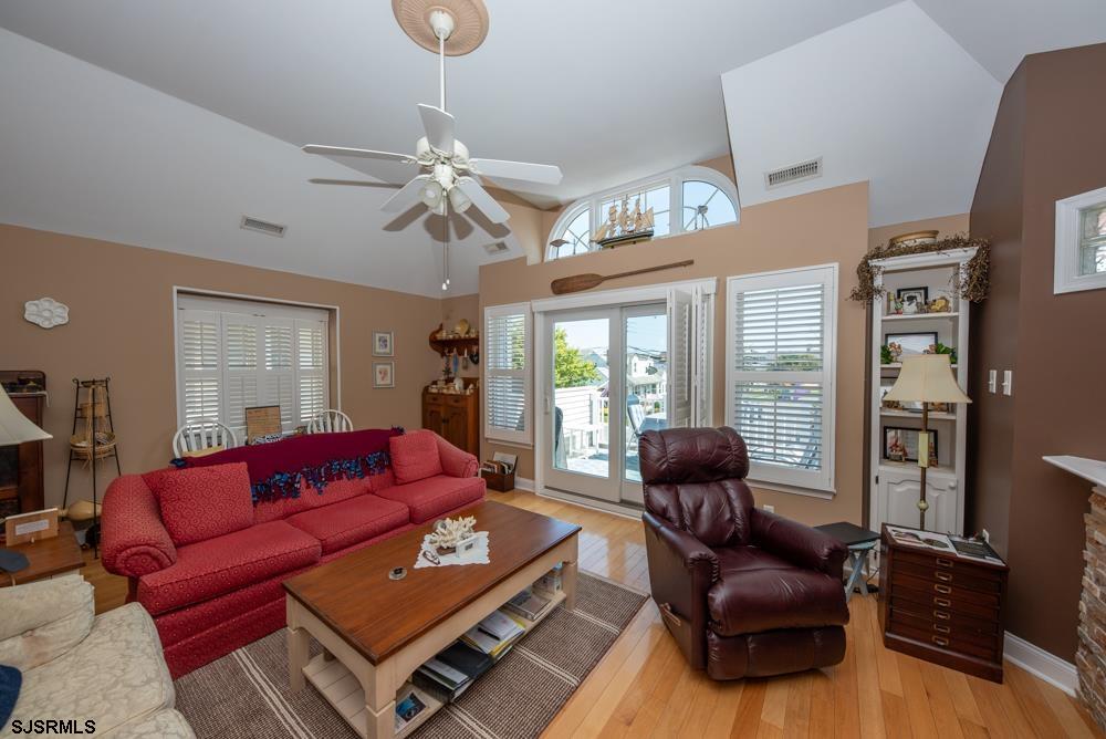 336 West Surf Road Ocean City, NJ 08226 - Photo 19 of 29 a living room with furniture