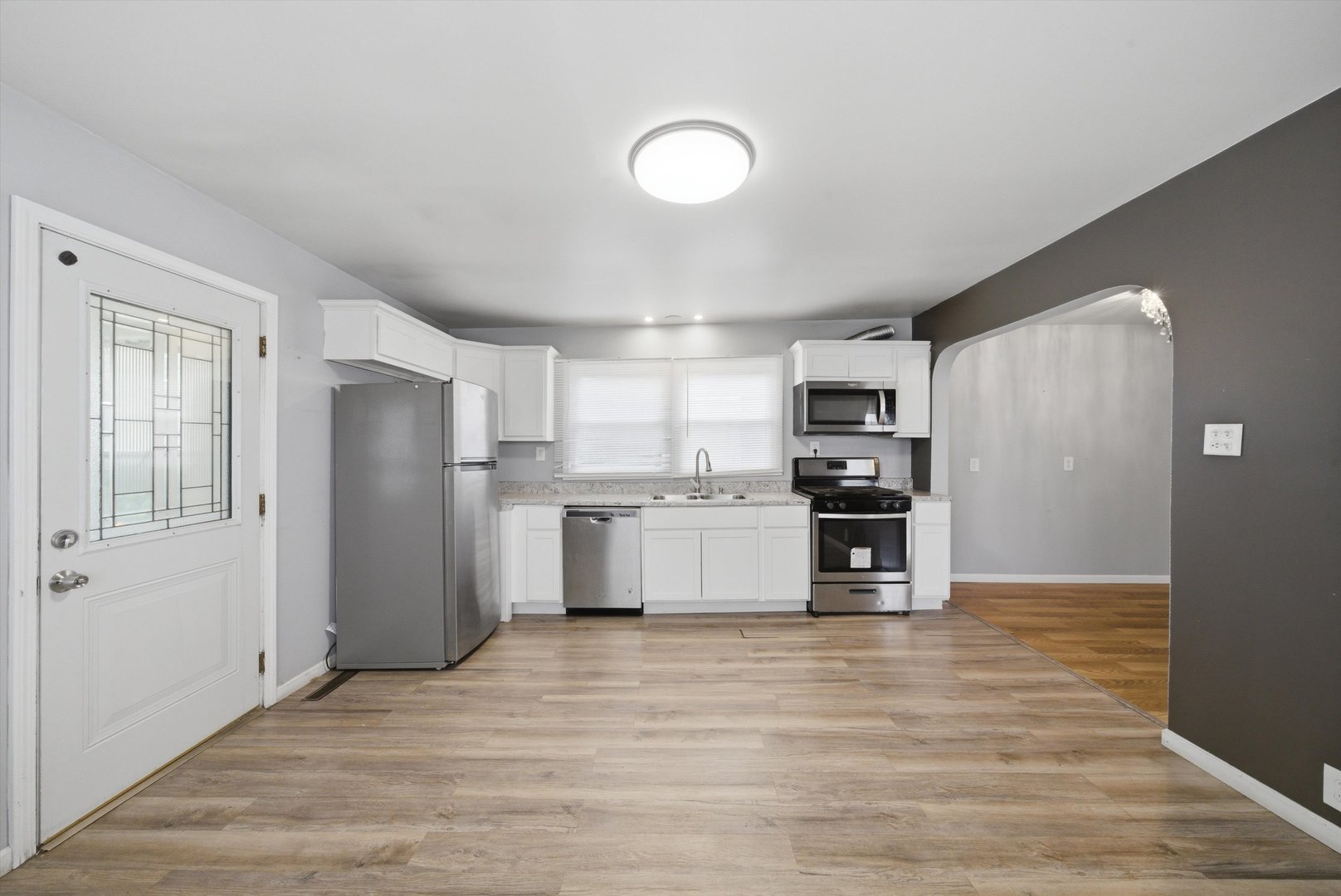 1517 East Roosevelt Road Wheaton, IL 60187 - Photo 11 of 54
